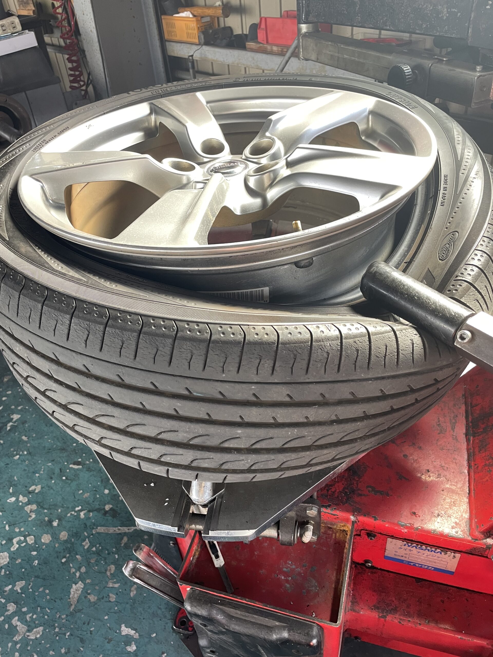 Z　タイヤ劣化　縦のヒビ　交換